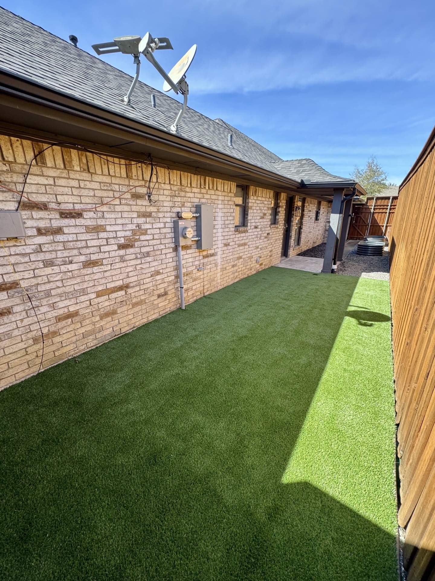 Artificial Pet Turf: An Easy-Care Sideyard Update in Plano, TX